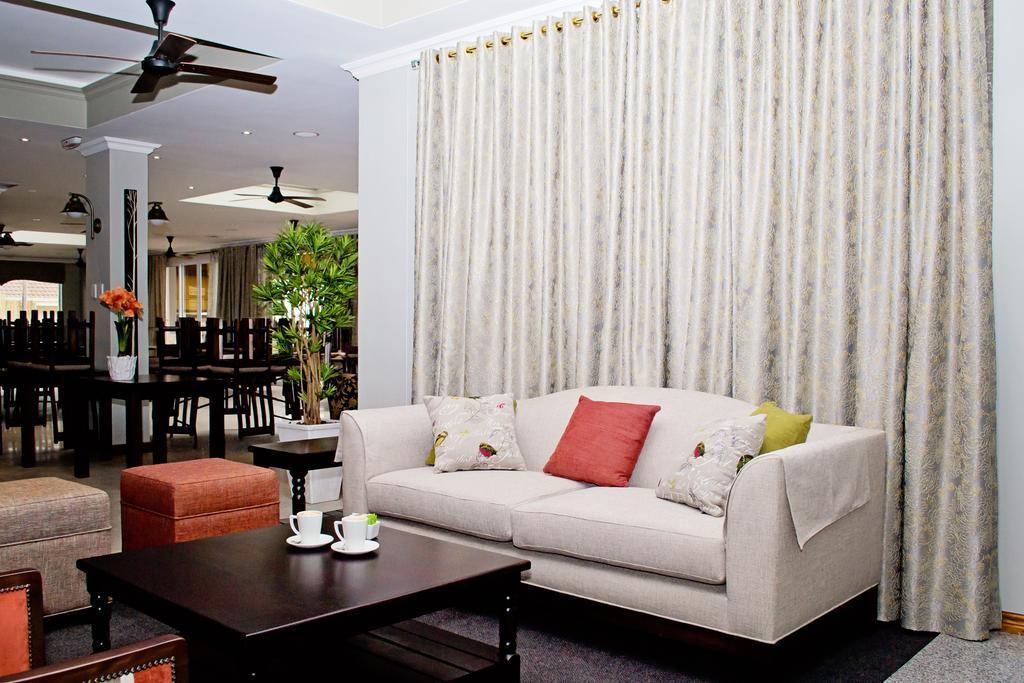 Umthunzi Hotel And Conference Umtentweni Buitenkant foto