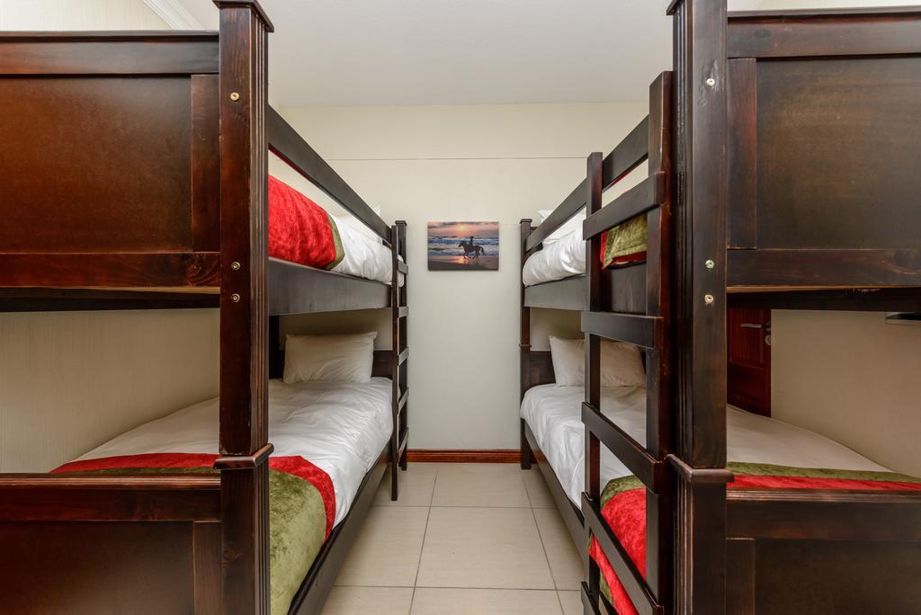 Umthunzi Hotel And Conference Umtentweni Buitenkant foto